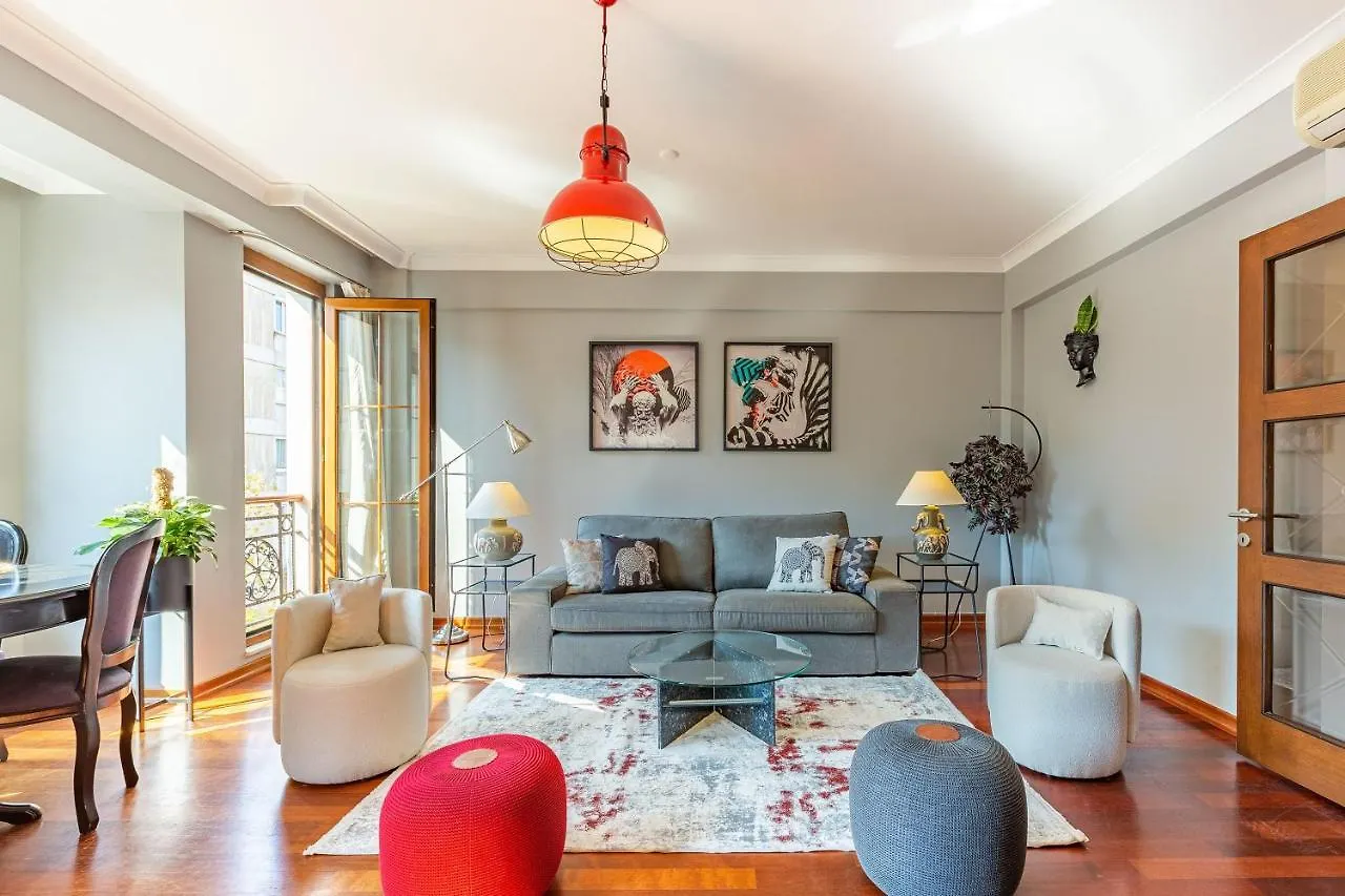 イスタンブールOutstanding Flat With Calming View Near Trendy Attractions In Nisantasiアパートメント アパート